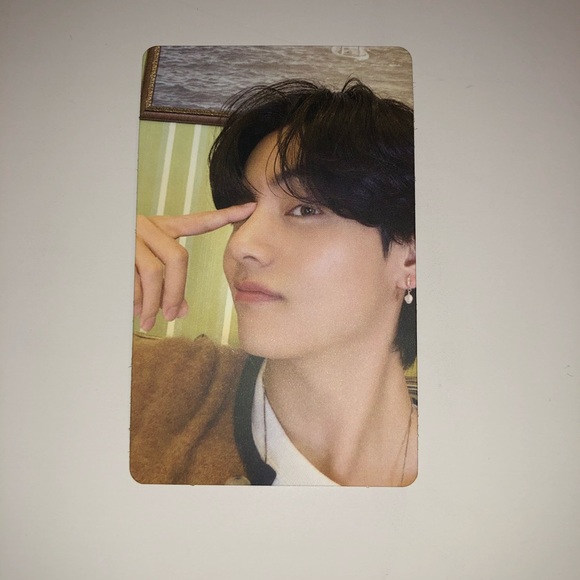 BTS BE Essential Taehyung Photocard - Picture 1 of 2